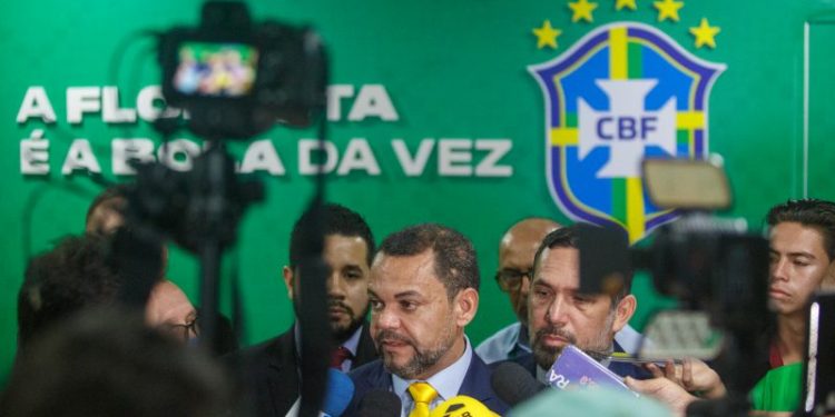 O presidente do clube, Rozenha, informou que levará o caso à Ministério Público, Delegacia Geral e Polícia Federal. Foto: Reprodução