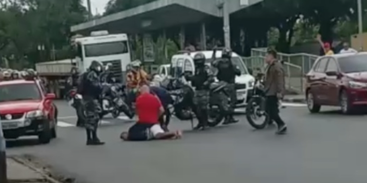 O homem tentou fugir dos policiais e acabou sendo atingido com tiro pela Rocam. Foto: Reprodução