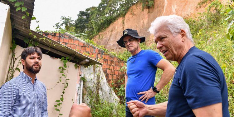 A área foi interditada pela Defesa Civil Municipal e o prefeito esteve lá nesta quarta-feira (15). Foto: Dhyeizo Lemos / Semcom