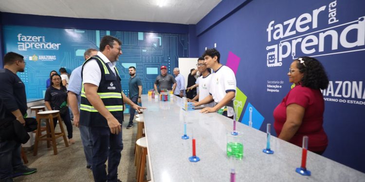 A nova escola de tempo integral atenderá 1 mil alunos do Ensino Médio e conta com o laboratório de robótica. Foto: Alex Pazuello/Secom