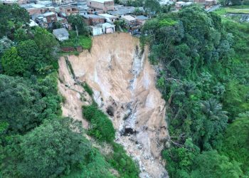 O prefeito David Almeida decretou o estado de calamidade pública. Foto: Dhyeizo Lemos / Semcom