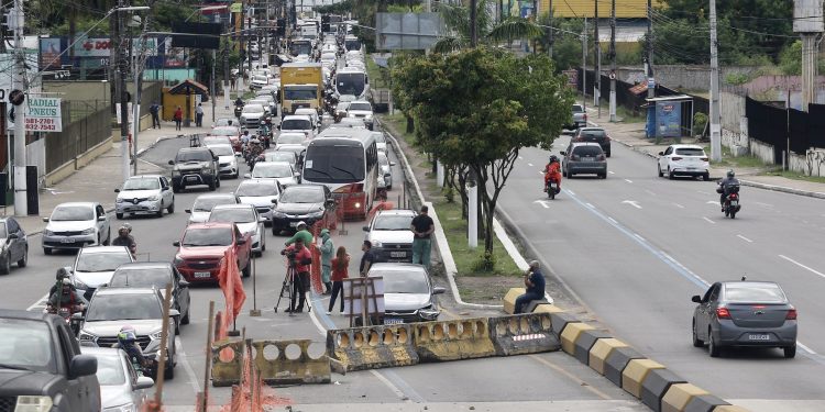 Inaugurado em 31 de dezembro de 2020, o viaduto passa, novamente, por reparos. Foto: Márcio Melo / Seminf