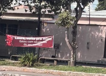 Várias faixas foram espalhadas pela cidade e deixaram os manauaras curiosos. Foto: Reprodução