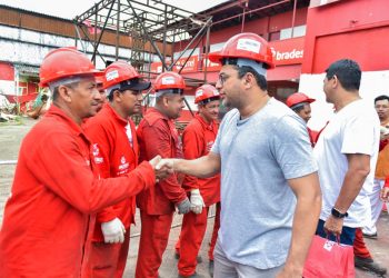 O governador agradeceu ao empenho dos trabalhadores que fazem a festa acontecer. Foto: Janailton Falcão / Secom