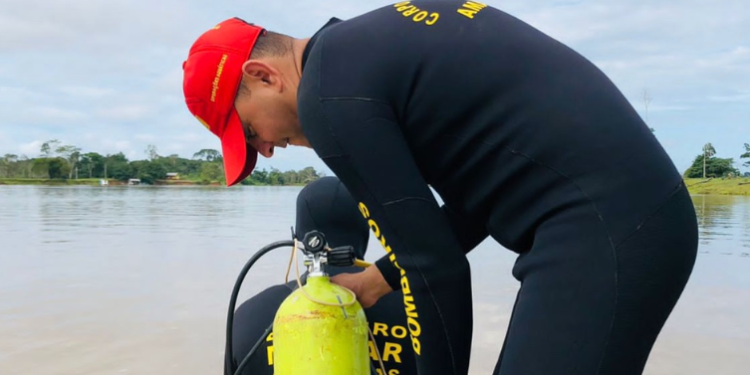 A criança caiu na água após um acidente entre embarcações. Foto: Reprodução