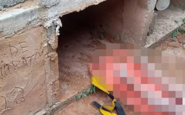 A mulher estava gritando quando os policiais chegaram. Foto: Reprodução