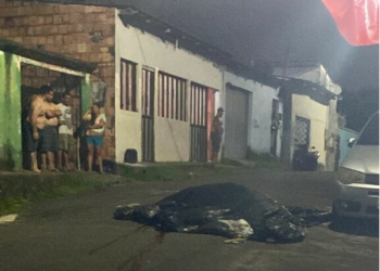 O crime ocorreu na noite desta segunda-feira (27) e o homem morreu na hora. Foto: Reprodução