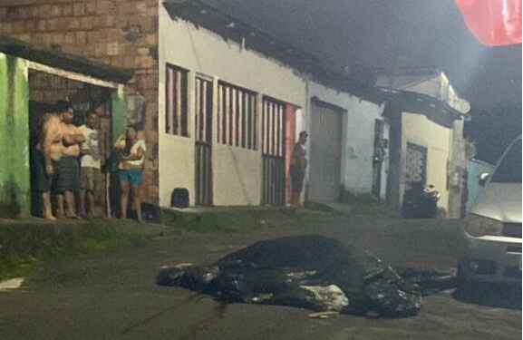 O crime ocorreu na noite desta segunda-feira (27) e o homem morreu na hora. Foto: Reprodução