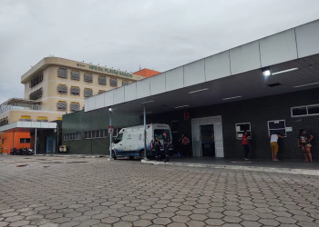 A mulher foi levada com vida ao hospital, mas seria transferida. Foto: Reprodução