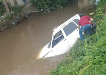 O acidente aconteceu na manhã deste sábado (18), no Lago Azul, Zona Norte de Manaus. Foto: Reprodução