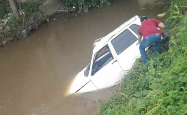 O acidente aconteceu na manhã deste sábado (18), no Lago Azul, Zona Norte de Manaus. Foto: Reprodução