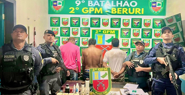 O trio foi preso em flagrante e todos os objetos roubados foram recuperados. Foto: Reprodução