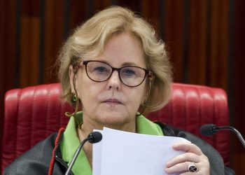 A presidente do Tribunal Superior Eleitoral (TSE), Rosa Weber, durante sessão plenária para análise de embargos de declaração em representação, recursos ordinários e recursos especiais eleitorais referentes às Eleições 2018.