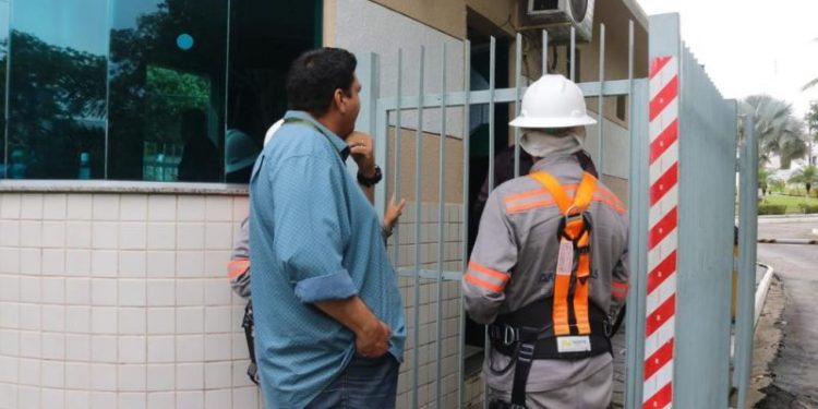 A concessionária diz que alguns condomínios não permitem a entrada dos funcionários. Foto: Reprodução