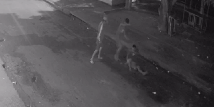 O crime foi filmado por uma câmera de segurança. Nenhum suspeito foi preso. Foto: Reprodução