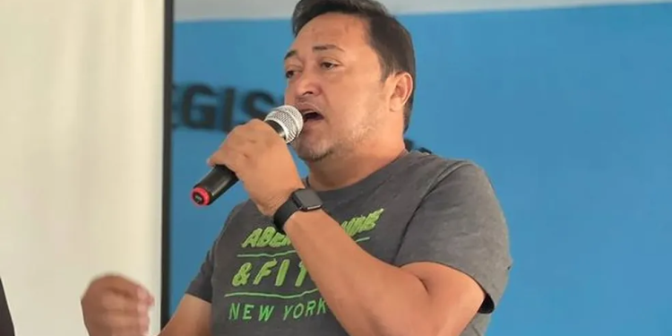 O prefeito estava no sofá. Foto: Reprodução