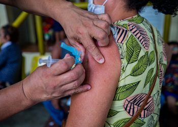 Apenas três dos sete grupos prioritários apresentam cobertura vacinal dentro do esperado. Foto: Guilherme Silva / Semsa