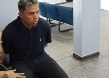 Deu ruim. Ele foi encaminhado para a delegacia. Foto: Divulgação/PM