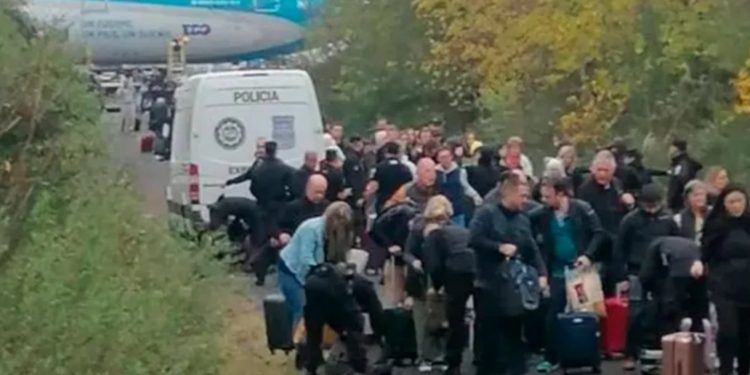 ameaca-de-bomba-em-aviao-suspende-voo-na-argentina