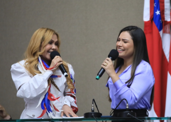A cantora recebeu o título nesta segunda-feira (22), na Assembleia Legislativa do Amazonas (Aleam). Foto: Divulgação