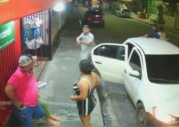 O crime foi filgado por câmeras de segurança e a dupla identificada. Foto: Reprodução