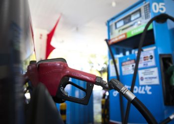 Esta é a 13ª redução nos preços da gasolina este ano para as distribuidoras. Foto: Agência Brasil - Reprodução