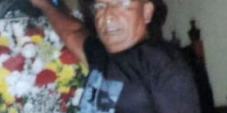 O idoso estava no chão. Foto: Reprodução