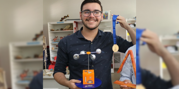 Pesquisador foi o 2º brasileiro da história a ganhar simultaneamente o Prêmio Weizmann e credencial para a Regeneron ISEF.