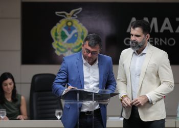 O governador Wilson Lima assinou o termo de adesão do Amazonas ao Pacto pela Governança da Água. Foto:  Alex Pazuello e Diego Peres / Secom