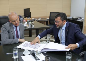 O governador Wilson Lima esteve, nesta quinta-feira (22), na Secretaria Nacional de Habitação (SNH), do Ministério do Desenvolvimento Regional, em Brasília. Foto: Diego Peres / Secom