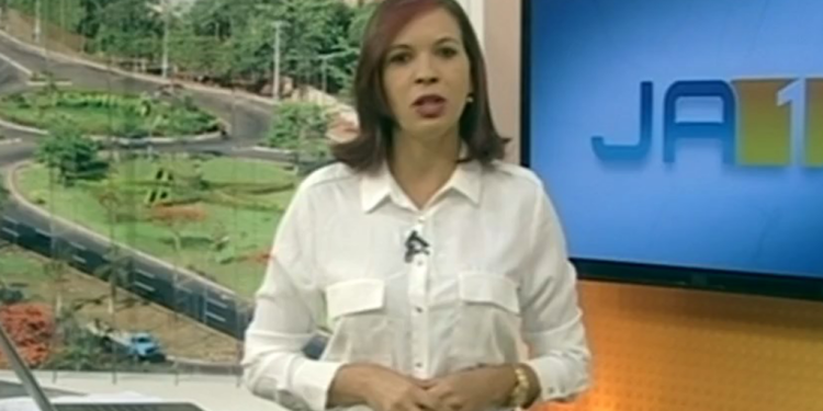 O carro onde Leilane Lustosa estava ficou totalmente destruído. Foto: Reprodução