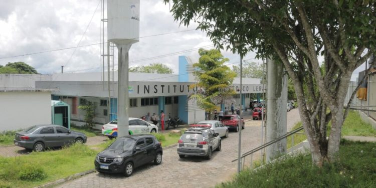 O homem levou vários tiros e morreu na hora. Foto: Reprodução