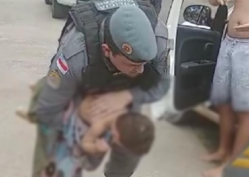 O menino já estava roxo e sem respirar. Foto: Reprodução