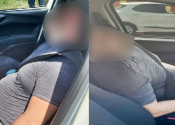 O homem foi encontrado dormindo com uma garrafa no meio das pernas. Foto: Reprodução