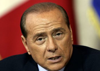 Ex-primeiro-ministro italiano Silvio Berlusconi. 30/12/2004. REUTERS/Tony Gentile/File Photo