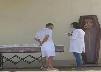 O detento aparece se despedindo da mãe. Foto: Reprodução