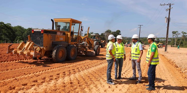 A obra do Anel Leste vai ajudar a reduzir o tráfego de veículos pesados pelas principais vias da cidade. Foto: Diego Peres e Alex Pazuello / Secom