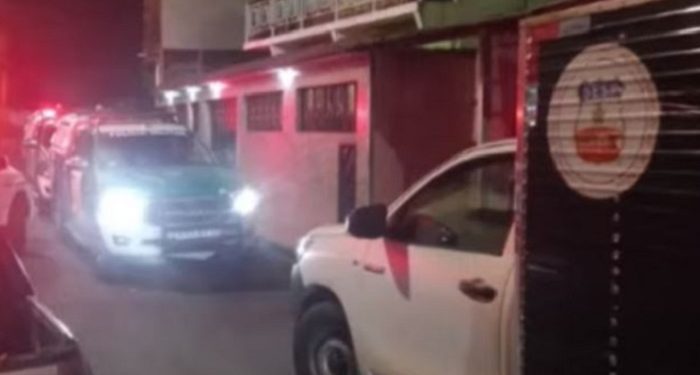 O garoto ainda conseguiu entrar numa casa, mas mesmo assim foi morto. Foto: Reprodução