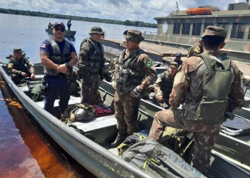 Os bombeiros realizam buscas. Foto: Reprodução