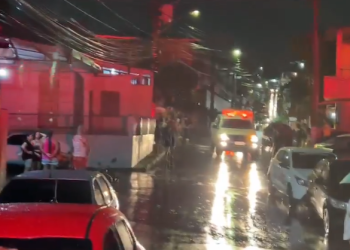 O corpo estava numa casa dentro de um beco. Foto: Reprodução