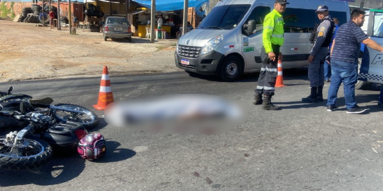 O homem estava indo ao trabalho e se desequilibrou na moto. Foto: Reprodução