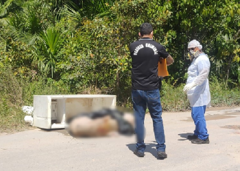 Quando a geladeira foi resgatada, logo avistaram um pé e perceberam que era um corpo. Foto: Divulgação