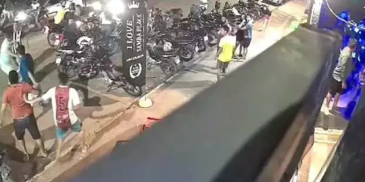 O crime ocorreu na madrugada e câmeras filmaram a agressão. Foto: Reprodução