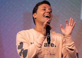 O pastor voltou a falar sobre a comunidade durante um culto. Foto: Reprodução