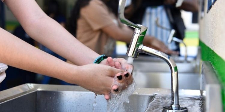 A energia elétrica ainda não voltou em todos os bairros de Manaus. Foto: Divulgação/Secom