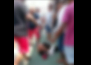 O homem estaria com uma faca de serra. Foto: Reprodução