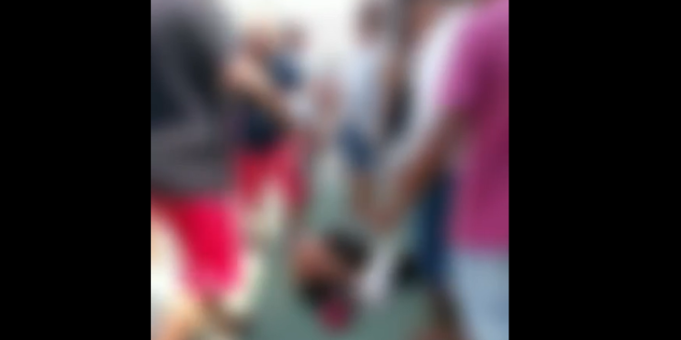 O homem estaria com uma faca de serra. Foto: Reprodução