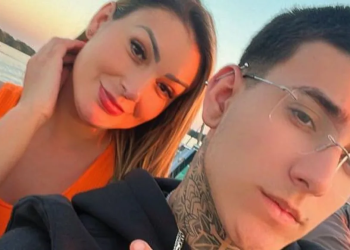 Arthur trabalha com a mãe e faz os vídeos sensuais dela. Foto: Reprodução