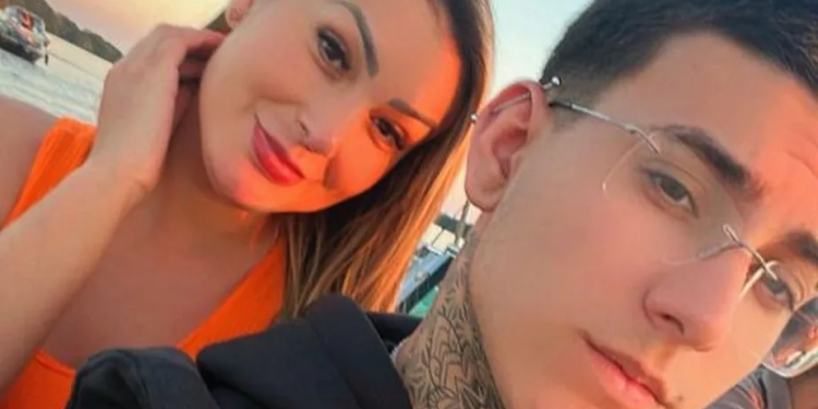 Arthur trabalha com a mãe e faz os vídeos sensuais dela. Foto: Reprodução