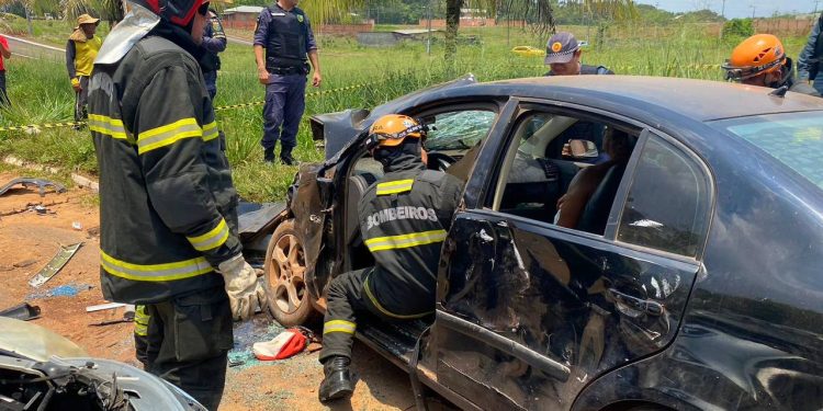 Das quatro vítimas, duas precisaram ser desencarceradas das ferragens. Foto: Divulgação/CBMAM
